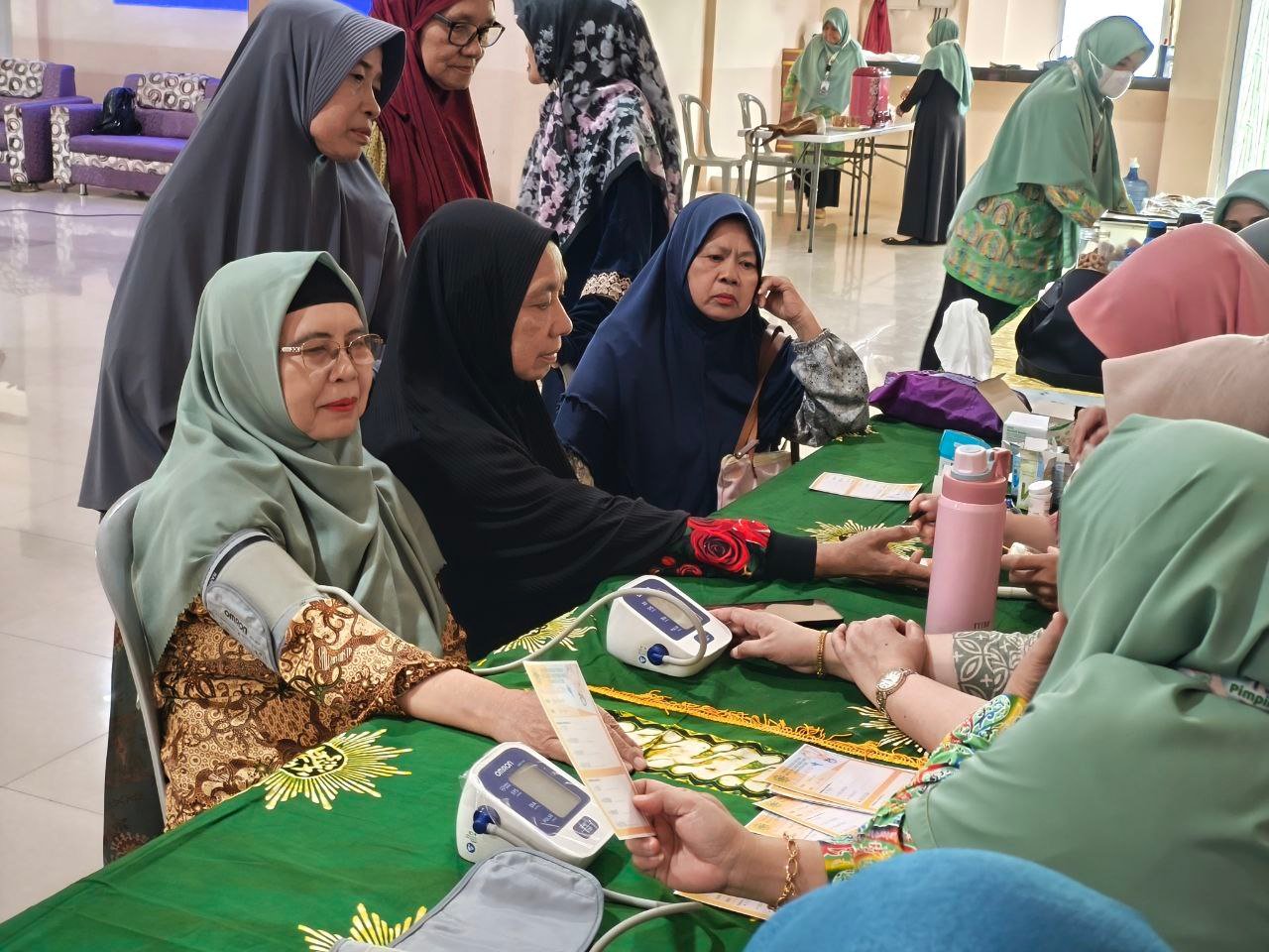 Lansia Antusias Ikuti Pemeriksaan Kesehatan Lengkap di Sekolah Lansia Sehati
