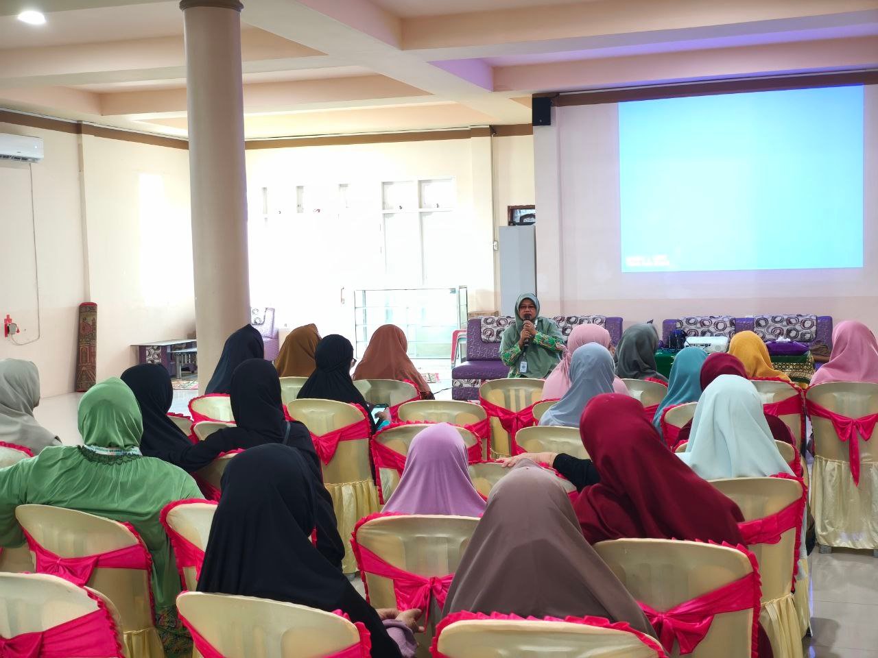 Hangat dan Khusyuk, Lansia Sehati Awali Kegiatan dengan Sholat Dhuha & Tadarus