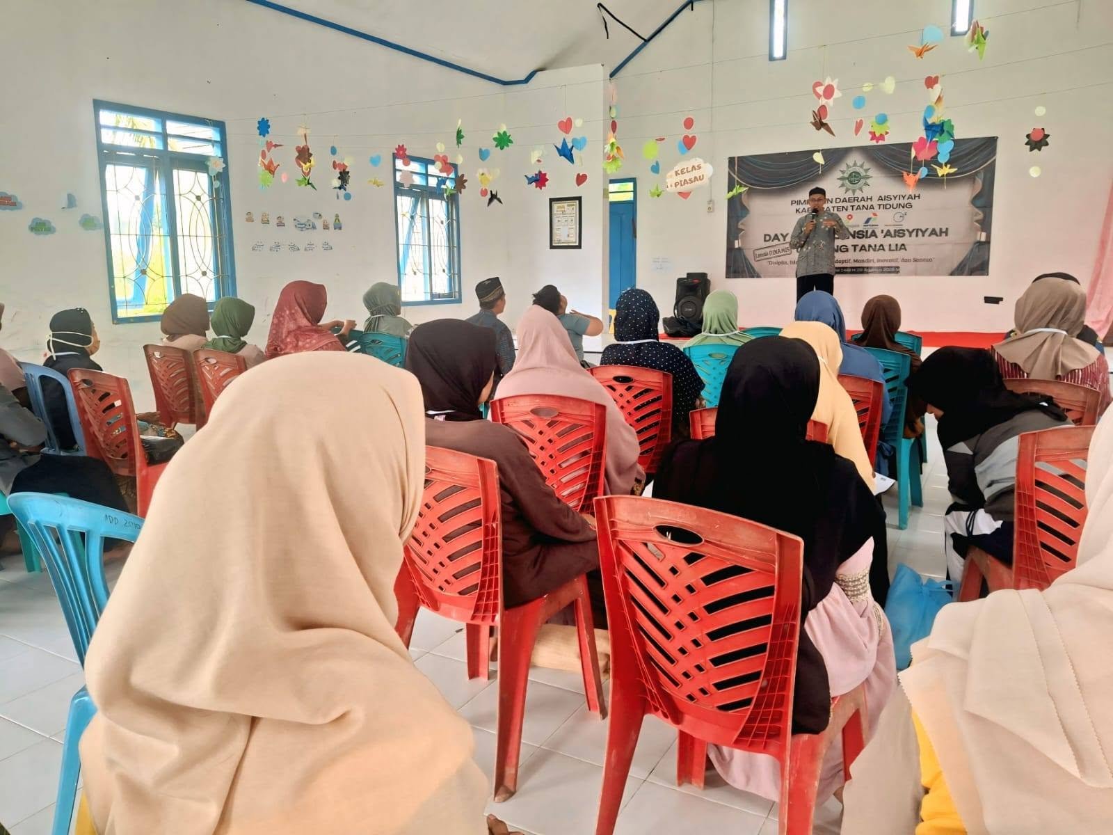 Ustaz Dian Sandi Berbagi Hikmah di Tana Lia